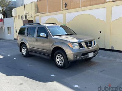 2006 well maintained Nissan Pathfinder