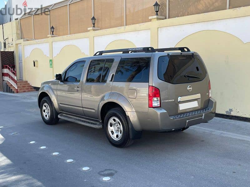 2006 well maintained Nissan Pathfinder 4