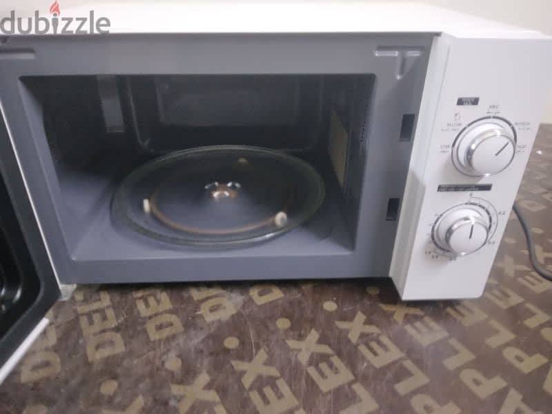 TOSHIBA 20LITRE MICROWAVE 4