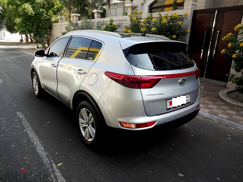 Kia Sportage 2.0 L 2017 Silver Full Option Well Maintained Urgent Sale 5