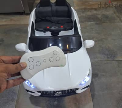 Excellent condition like new Baby Kid electric car with remote