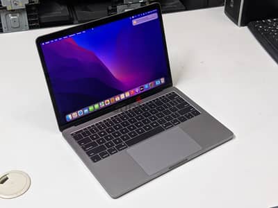 MacBook Pro 2016 Core i5 Display 13.3" Screen 8GB Ram 250GB Memory