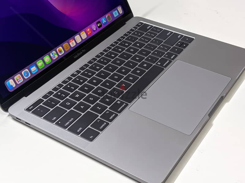 MacBook Pro 2016 Core i5 Display 13.3" Screen 8GB Ram 250GB Memory 3