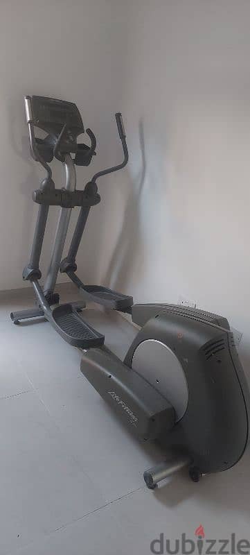 life fitness heavy duty commorical cross trainer 250bd