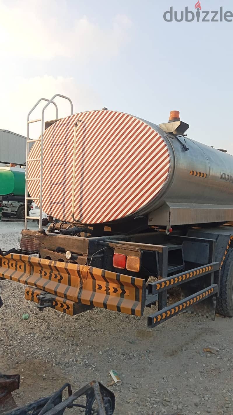 5000 gallons Nissan UD 2010 Stainless Steel Tanker for sale 3