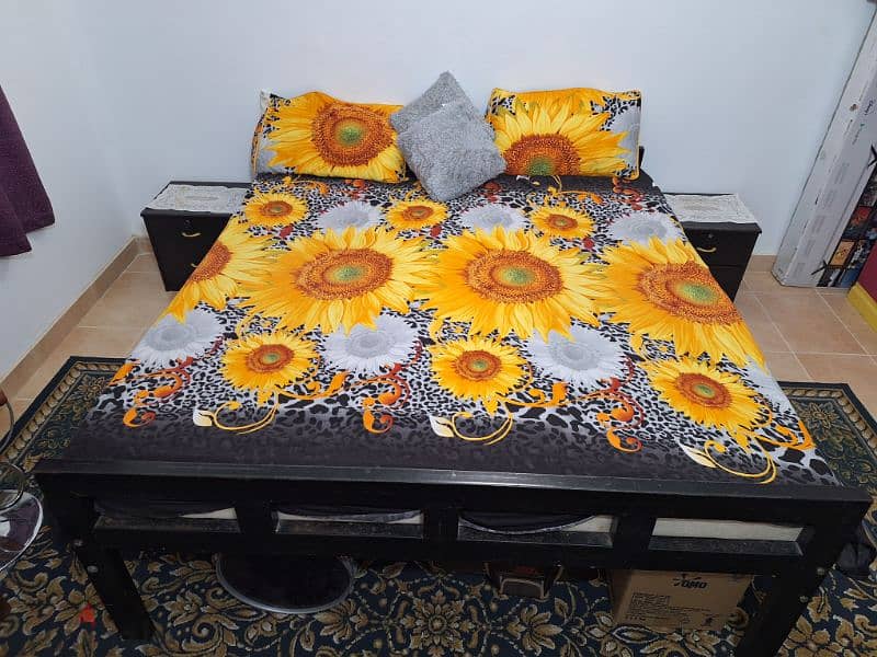 King size bed  with medicated mattress and two side table  very 0