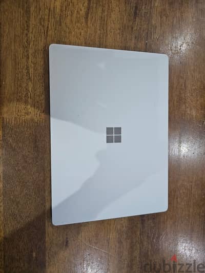 Microsoft Surface laptop core i7 16GB 512GB