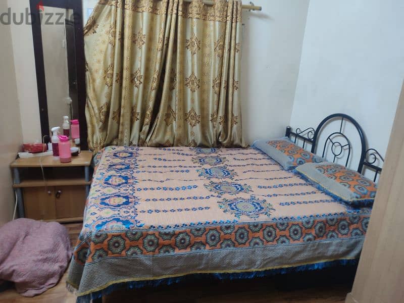 for sale king size bed in good condition 4