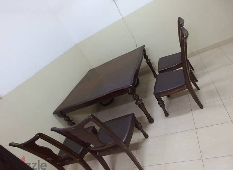 Big size dine table with four chair forsale mobile number 33126540 1