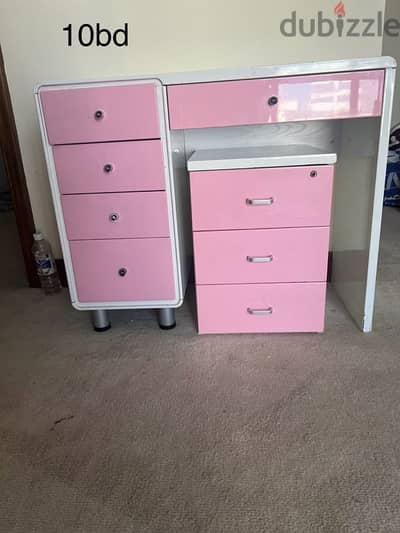 Centre table and chest of drawers for sale