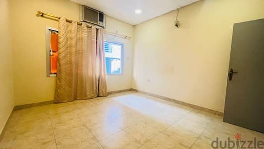 Room for rent in a flat in Adliya with Ewa