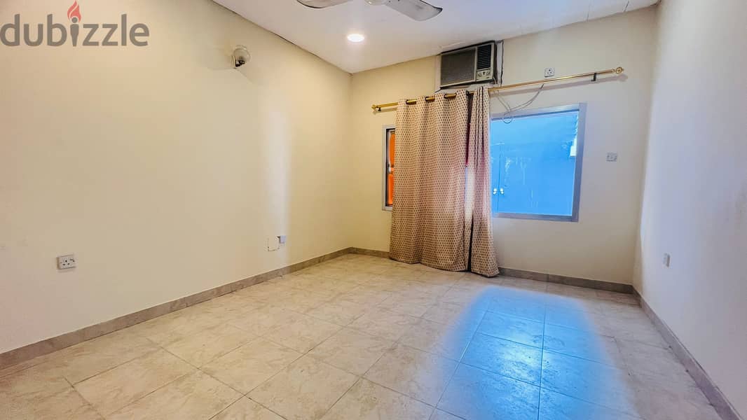 Room for rent in a flat in Adliya with Ewa 1