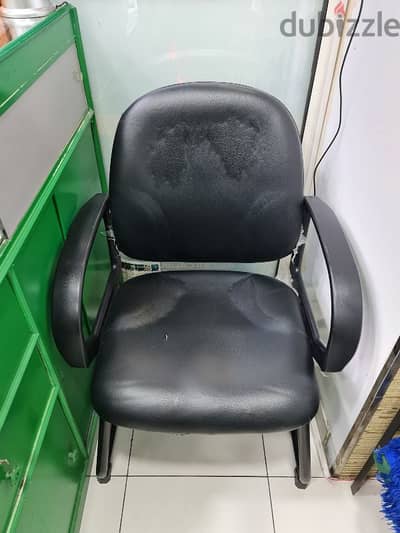 chair in good condition  12 BD pickup gudaibiya