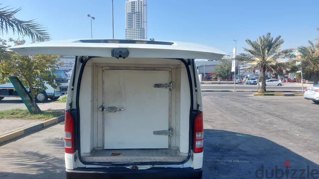 Toyota Hi-Ace Bus Chiller Freazar Cargo Van Very Good condation 2