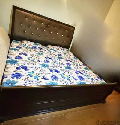 5 piece big KING SIZE wooden bed set