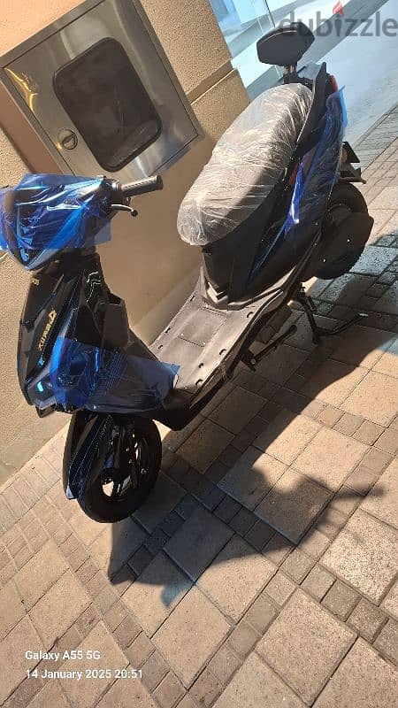 Electric scooter high quality brand 2025 please WhatsApp 38964514 4