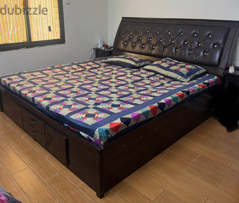 King size 5 piece Wooden bed set 0