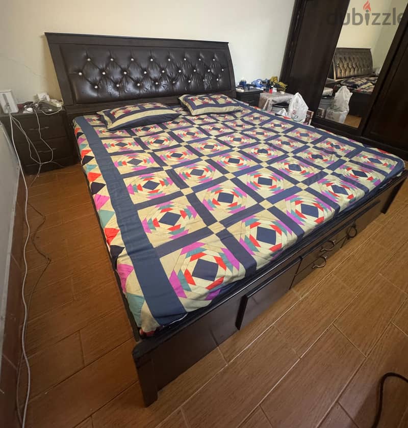 King size 5 piece Wooden bed set 1