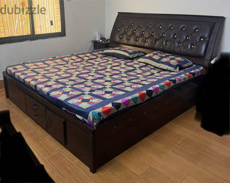 King size 5 piece Wooden bed set 2