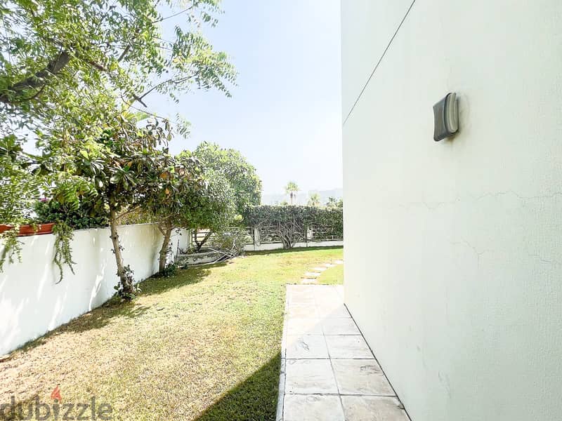 Well-maintained 4 Bedroom Villa with Private Garden 9