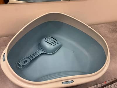 Cat litter box for sale- 3 bd