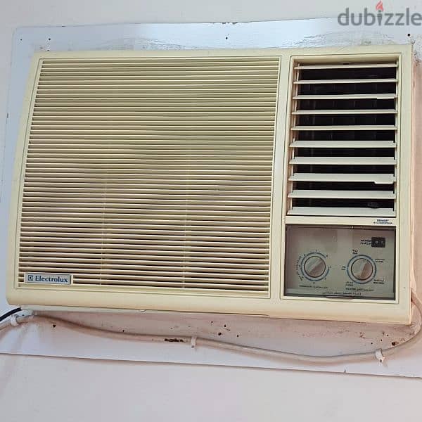 window acs splitt acss for sale in good condition with fixing 2