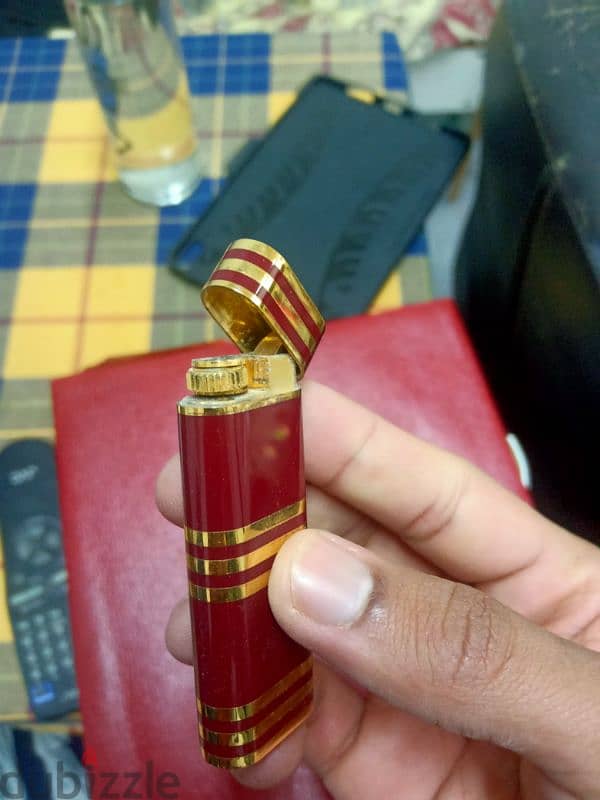 Cartier lighter, red laquer & gold-plated horizontal line design 2