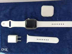 Apple watch series 4.44MM 0