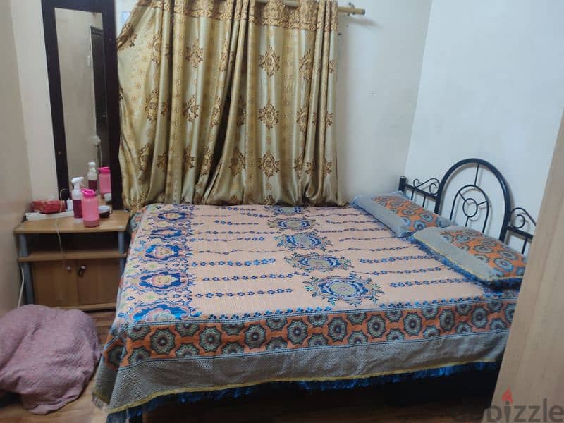 for sale king size bed in good condition 3