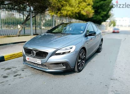 Volvo V40 2019 2.0T Full Option Hatchback Crossover in Excellent