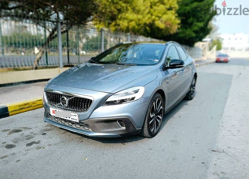 Volvo V40 2019 2.0T Full Option Hatchback Crossover in Excellent 0