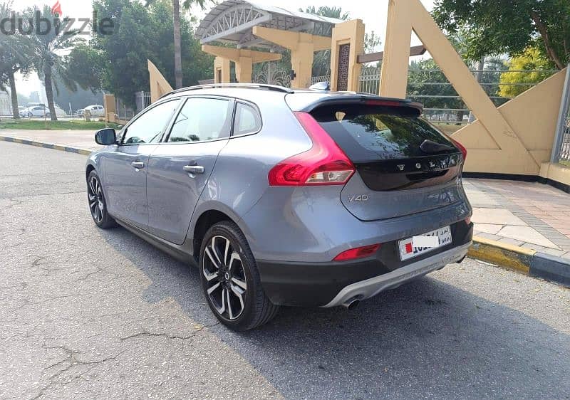 Volvo V40 2019 2.0T Full Option Hatchback Crossover in Excellent 1