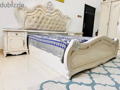 Elegant luxury Queen-Size Bedroom Set for Sale