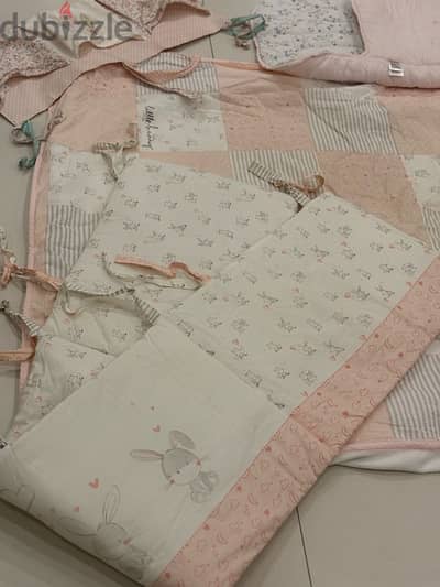 excellent condition crib bedding