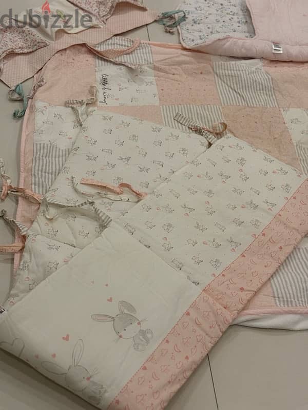 excellent condition crib bedding 0