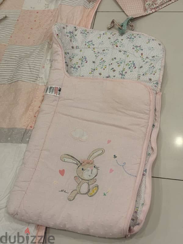 excellent condition crib bedding 1