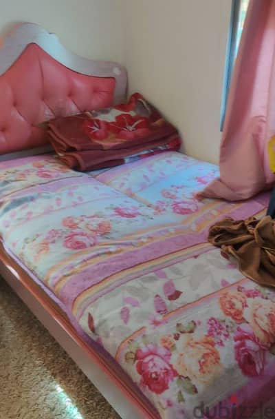 queen size bed with mattress