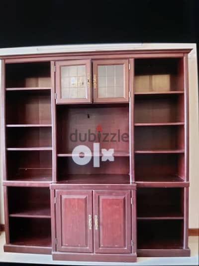 BD 18  show cabinet