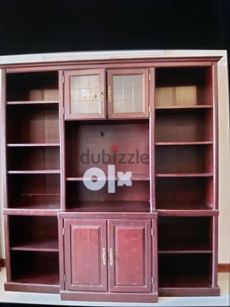 BD 18  show cabinet 0