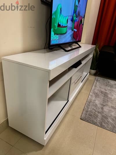 TV unit for sale only 3 weeks used