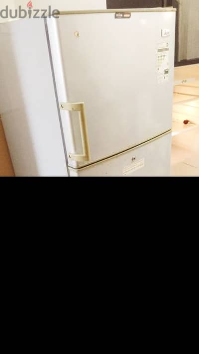 ikon fridge in good condition and cgeap price urgent for sale