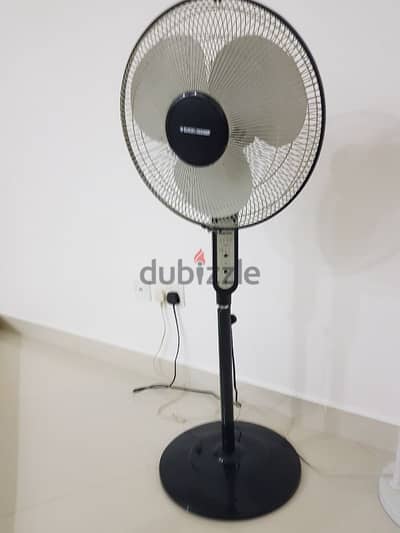 Black and Decker pedastal fan with remote