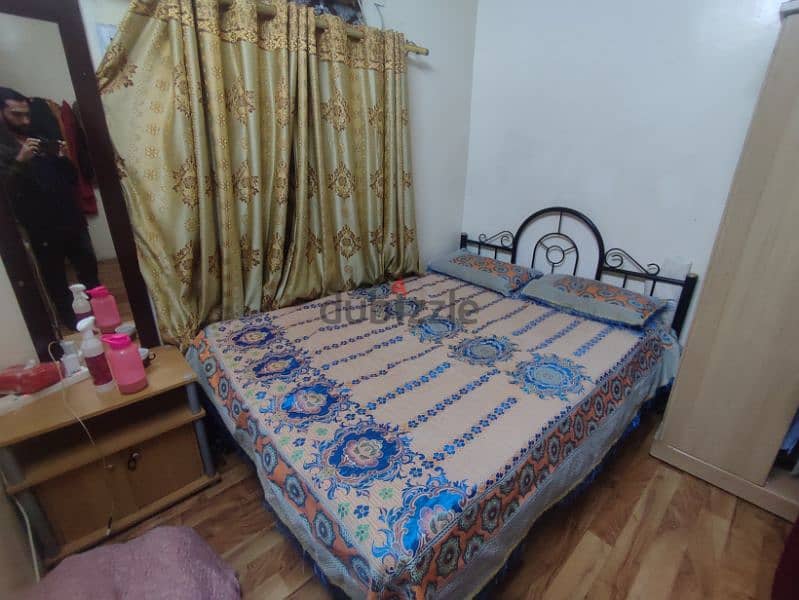 for sale king size bed in good condition 2