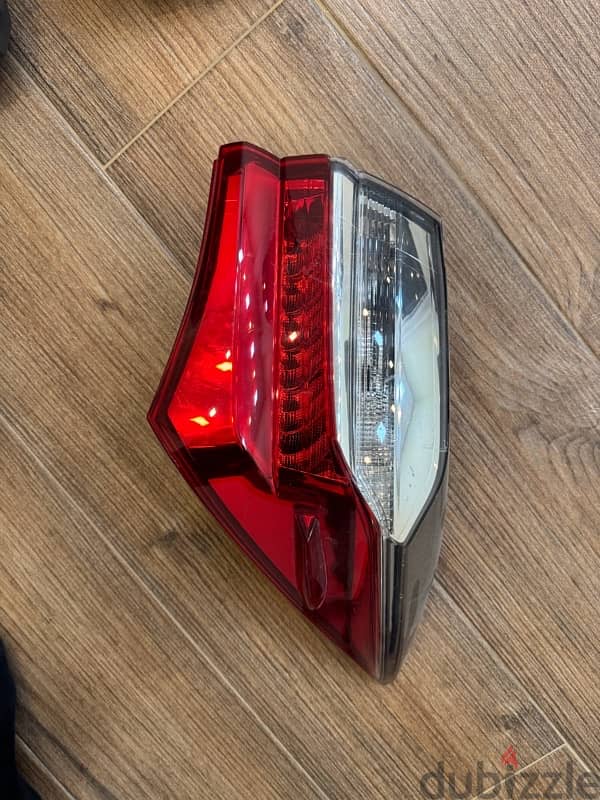 ليت خلفي كورولا 2018 جه ال 2018 Corolla Left Tail Light in Headlights 1