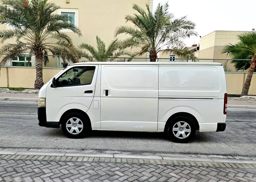 Toyota Hiace Crago-2016 3