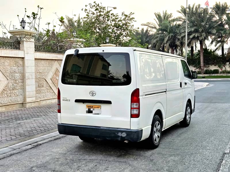 Toyota Hiace Crago-2016 4