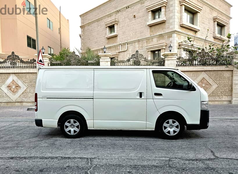 Toyota Hiace Crago-2016 6