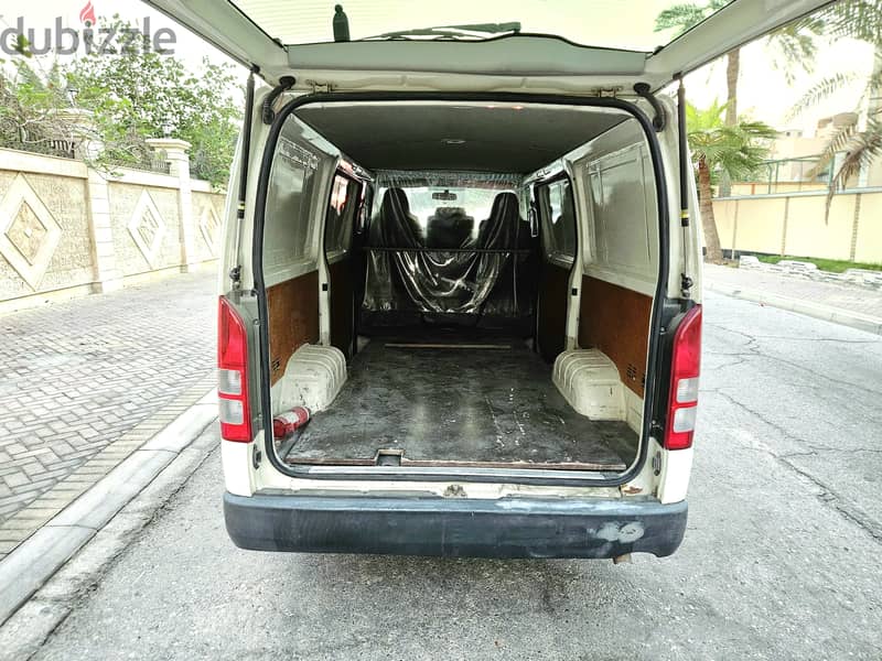 Toyota Hiace Crago-2016 8