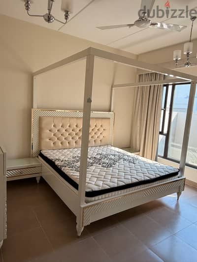 غرفة نوم حجم كبير مع المترس king size bedroom with mattress