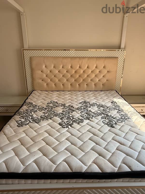 غرفة نوم حجم كبير مع المترس king size bedroom with mattress 2